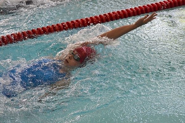 Vivian auf dem Weg zur Bronzemedaille über 50m Rücken